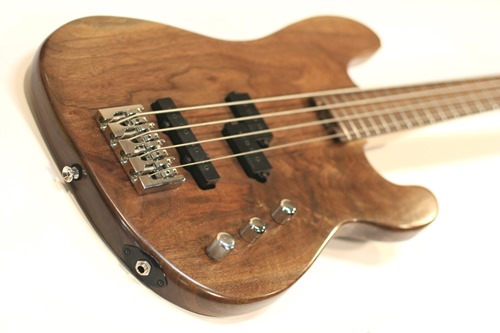 02022_03_Bass body right 1 02022_03_Bass body right 1