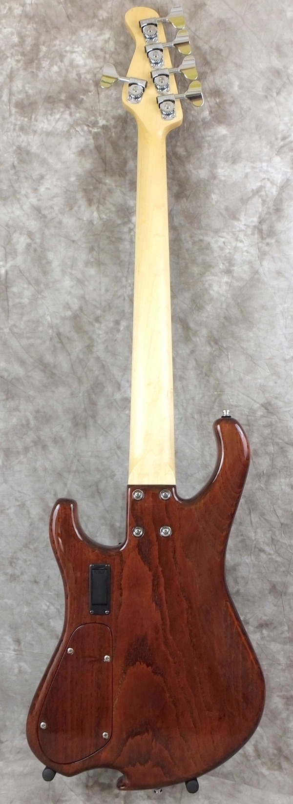 02227_04_Daves Bass full backBBG 02227_04_Daves Bass full backBBG