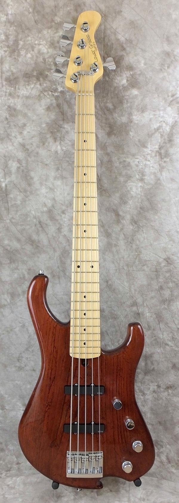 02227_05_Daves Bass full frontBBG 02227_05_Daves Bass full frontBBG