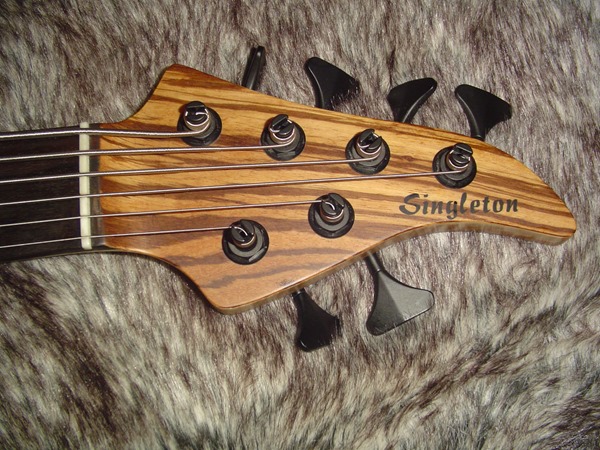 03544_09_Andromeda6 Headstock 03544_09_Andromeda6 Headstock