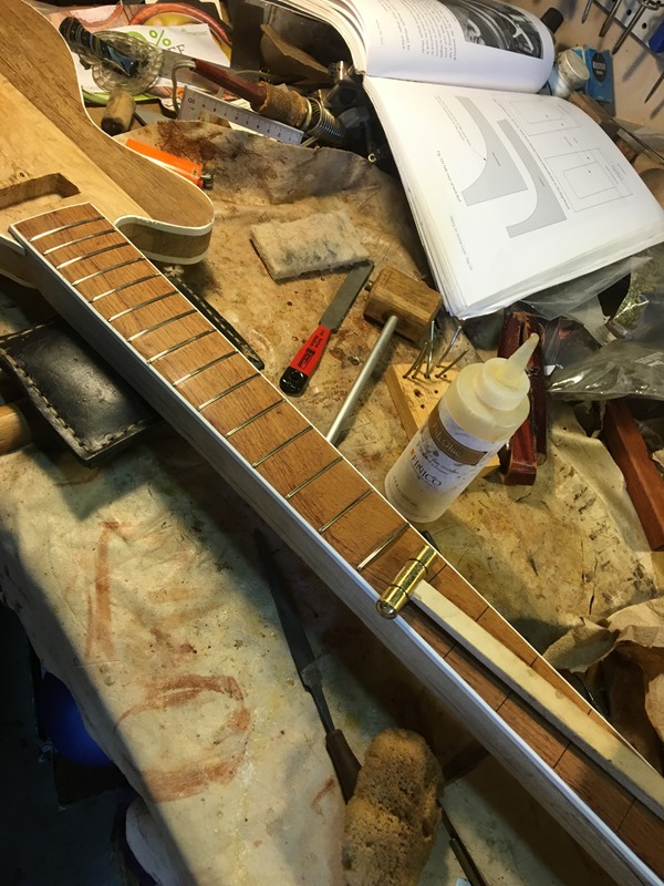 installing-frets installing-frets